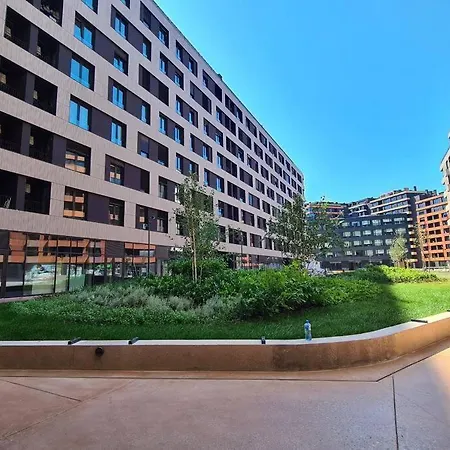 Riverfront Fortress Διαμέρισμα *